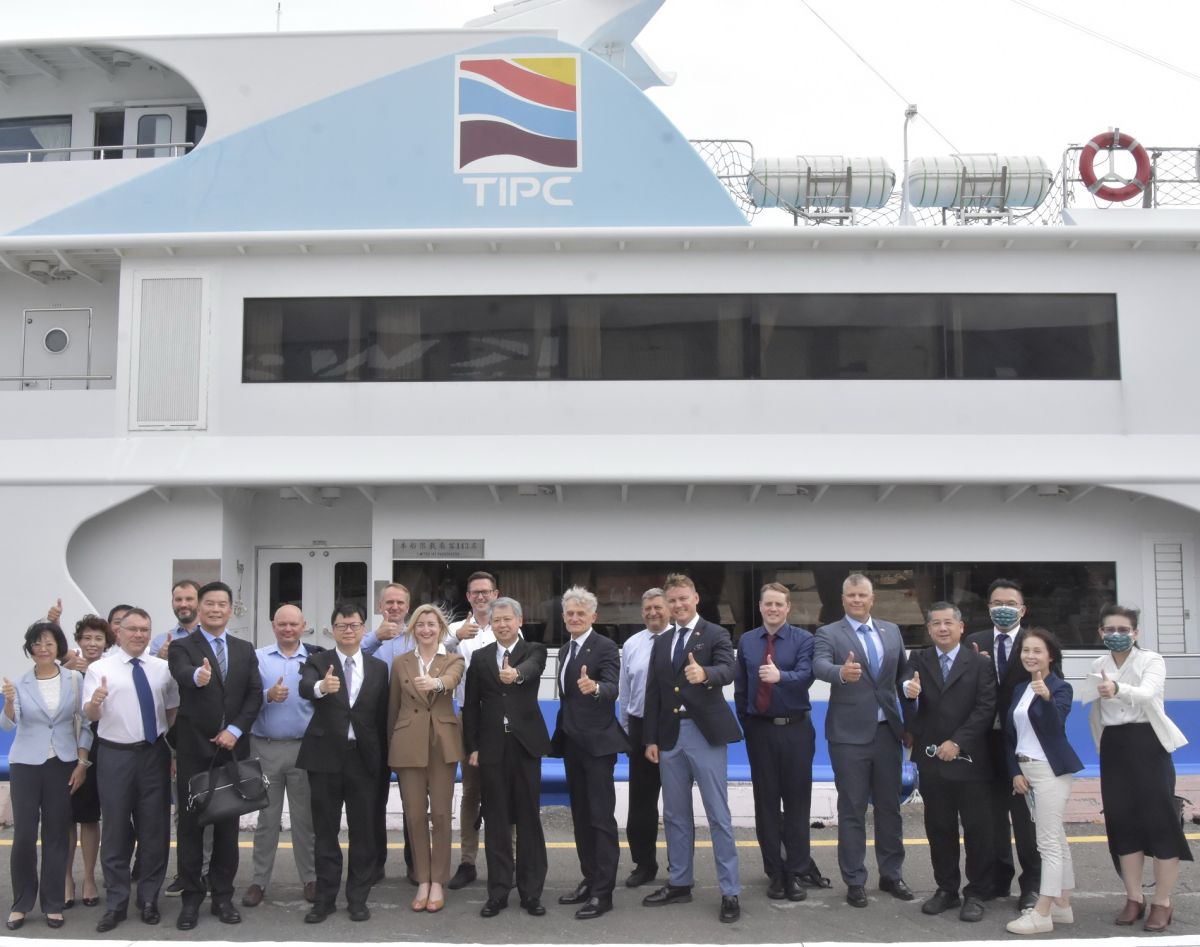 ▲立陶宛共和國交通及通訊部政務次長愛格涅，率團到高雄港參訪。(圖／台灣港務公司提供) 