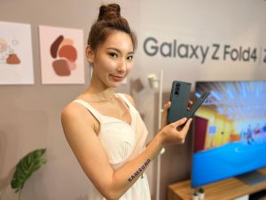 ▲三星最新摺疊旗艦機 Galaxy Z Fold4、Galaxy Z Flip4。（圖／記者董妍廷攝）