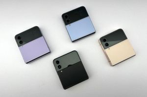 三星發表最新摺疊旗艦機 Galaxy Z Fold4、Galaxy Z Flip4。Galaxy Z Flip4顏色相當吸睛。(圖/記者董妍廷攝) ▲三星發表最新摺疊旗艦機 Galaxy Z Fold4、Galaxy Z Flip4。Galaxy Z Flip4顏色相當吸睛。(圖/記者董妍廷攝)