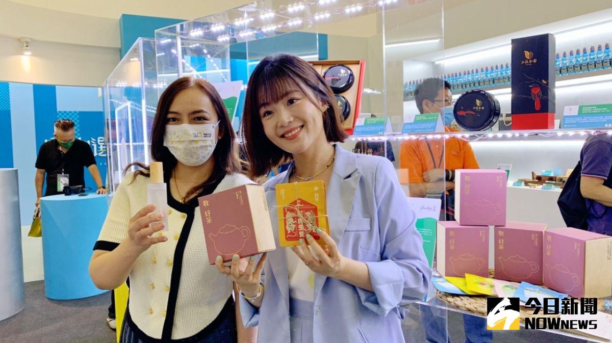 ▲宜蘭縣政府文化局南下參與文博會盛事。並邀請楊小黎（右）擔任「敬好生活」一日品牌推廣大使。（圖／記者陳美嘉攝，2022.08.10）