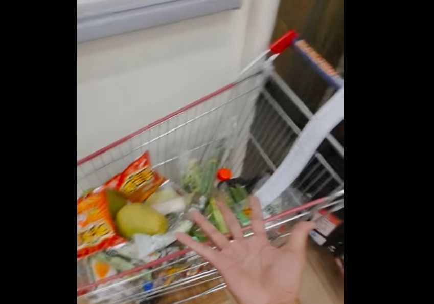 ▲有外送員接到普渡供品訂單，到場才發現根本是無法單人用機車載運的數量。（圖／翻攝《外送員的奇聞怪事》）