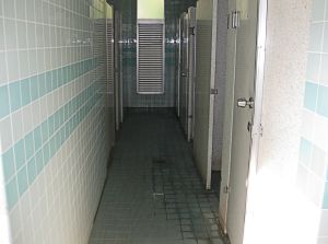 ▲原PO分享，在校園內地下室廁所，遭遇到的詭異事件。（示意圖／取自photo AC）