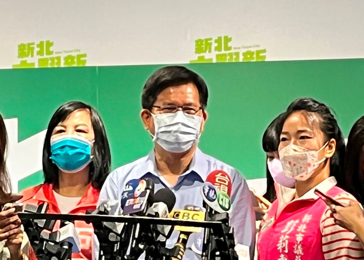 林佳龍參加台灣客社海內外後援會成立大會，面對侯回應藍營訪中「值得商榷」，受訪時說人民「值得斟酌」！（圖／記者吳嘉億攝，2022.08.11）