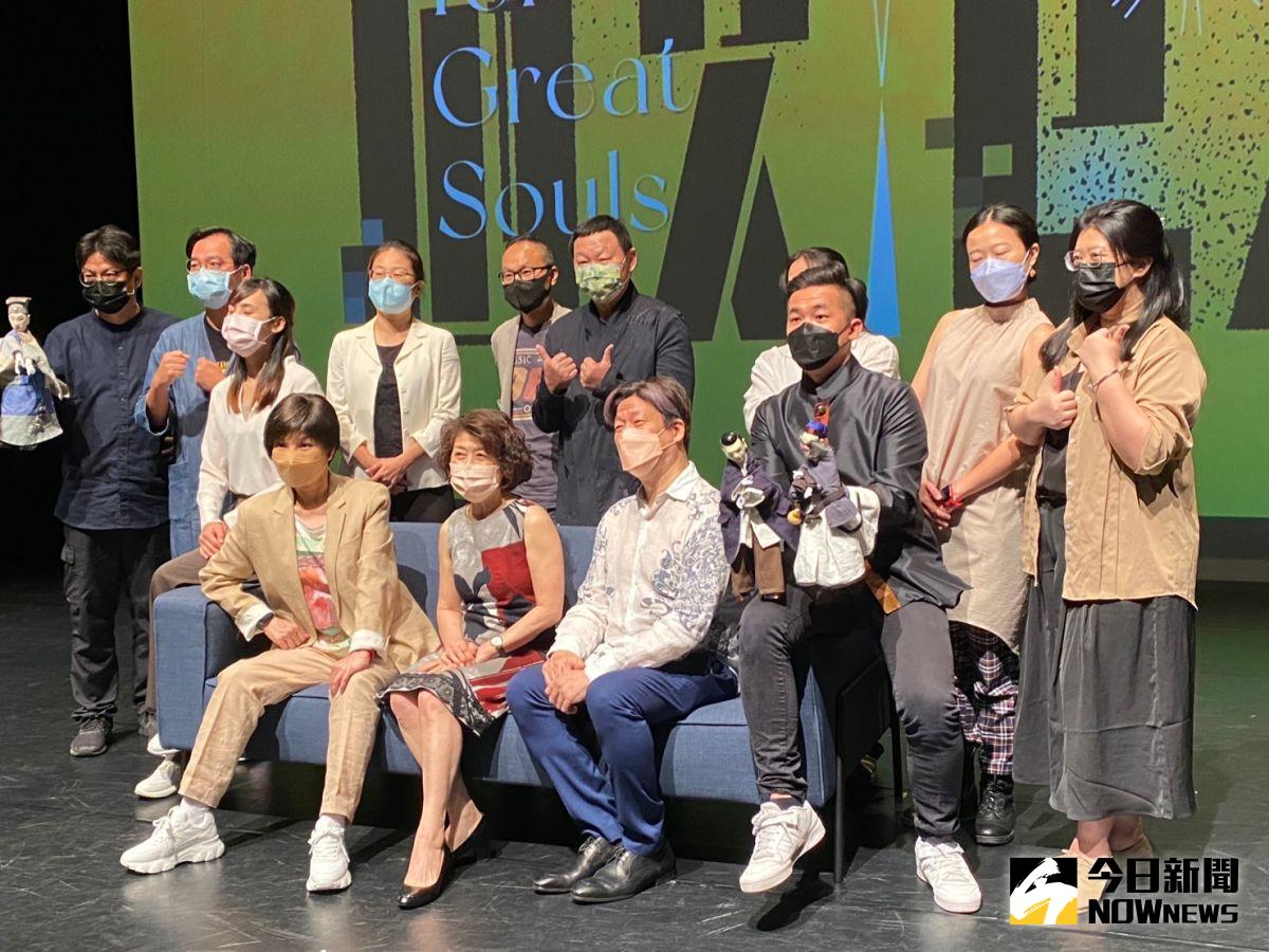 ▲臺中歌劇院「遇見巨人」12檔節目，將於10月中旬登場，日昨演出單位來台中宣傳，即日起全面啟售。（圖／記者金武鳳攝／2022.8.11)