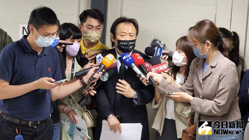▲民進長台北市議員王世堅11日受訪時表示，黨內要團結沒有錯，但前提是「不能是非不明，黑白不分。」（圖／記者丁上程攝，2022.08.11）