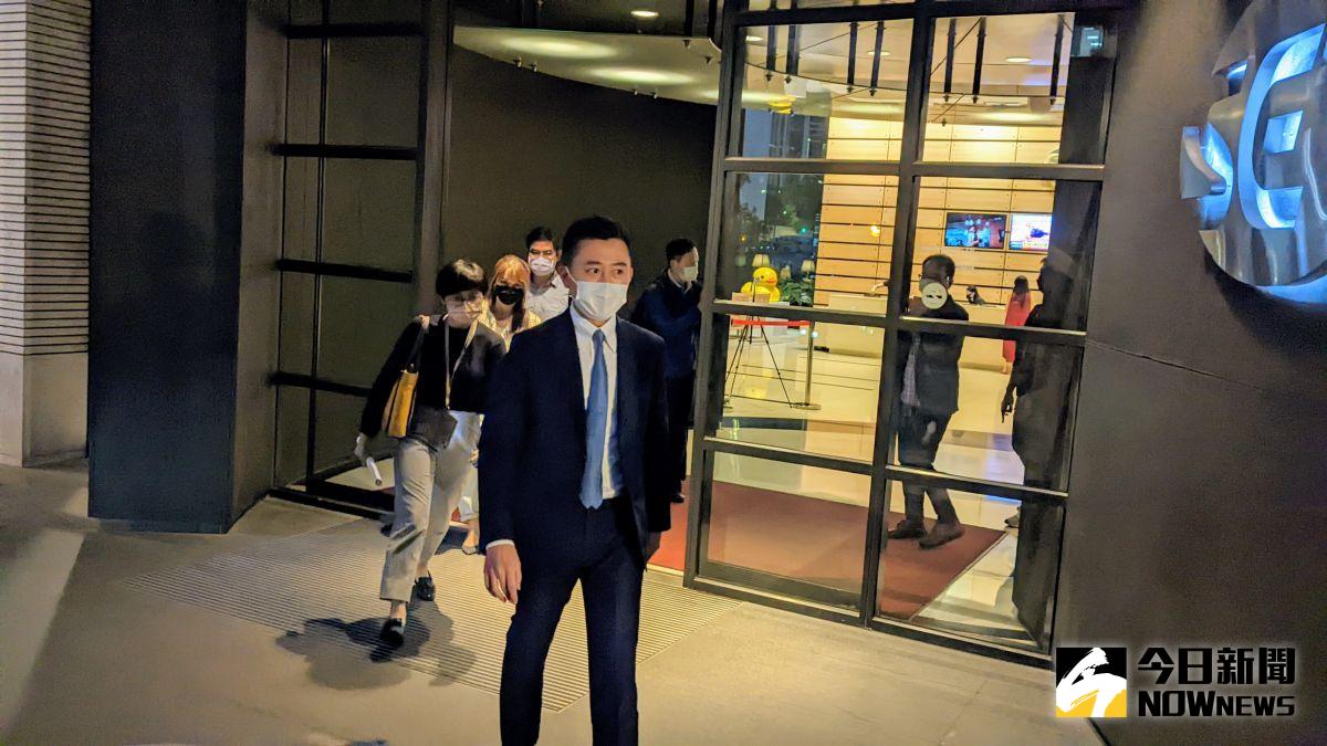 ▲民進黨桃園市長參選人林智堅到電視台錄政論節目，強調自己的論文沒有抄襲，願和余正煌對質。（圖／記者鄭宏斌攝，2022.08.11）