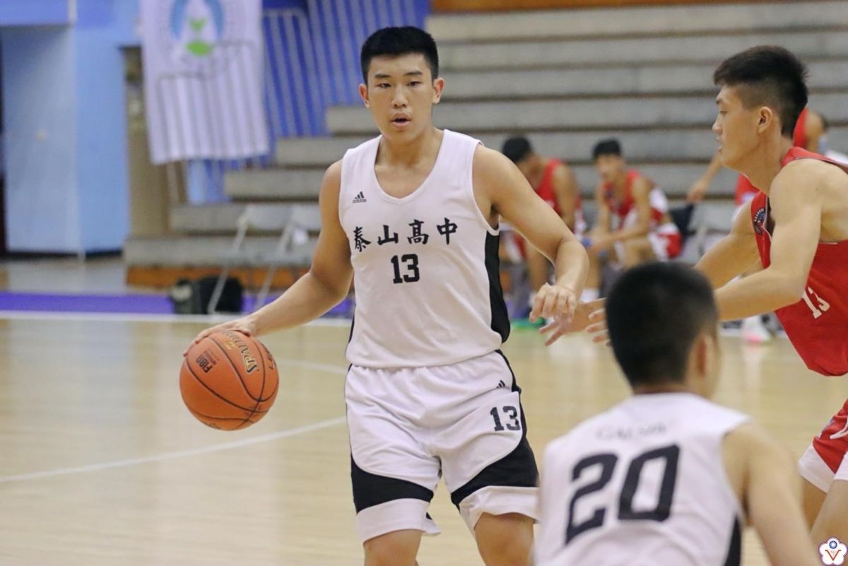 ▲泰山「一哥」張祐瑋第二個賞到裁判給的T（技術犯規）。（官方提供）