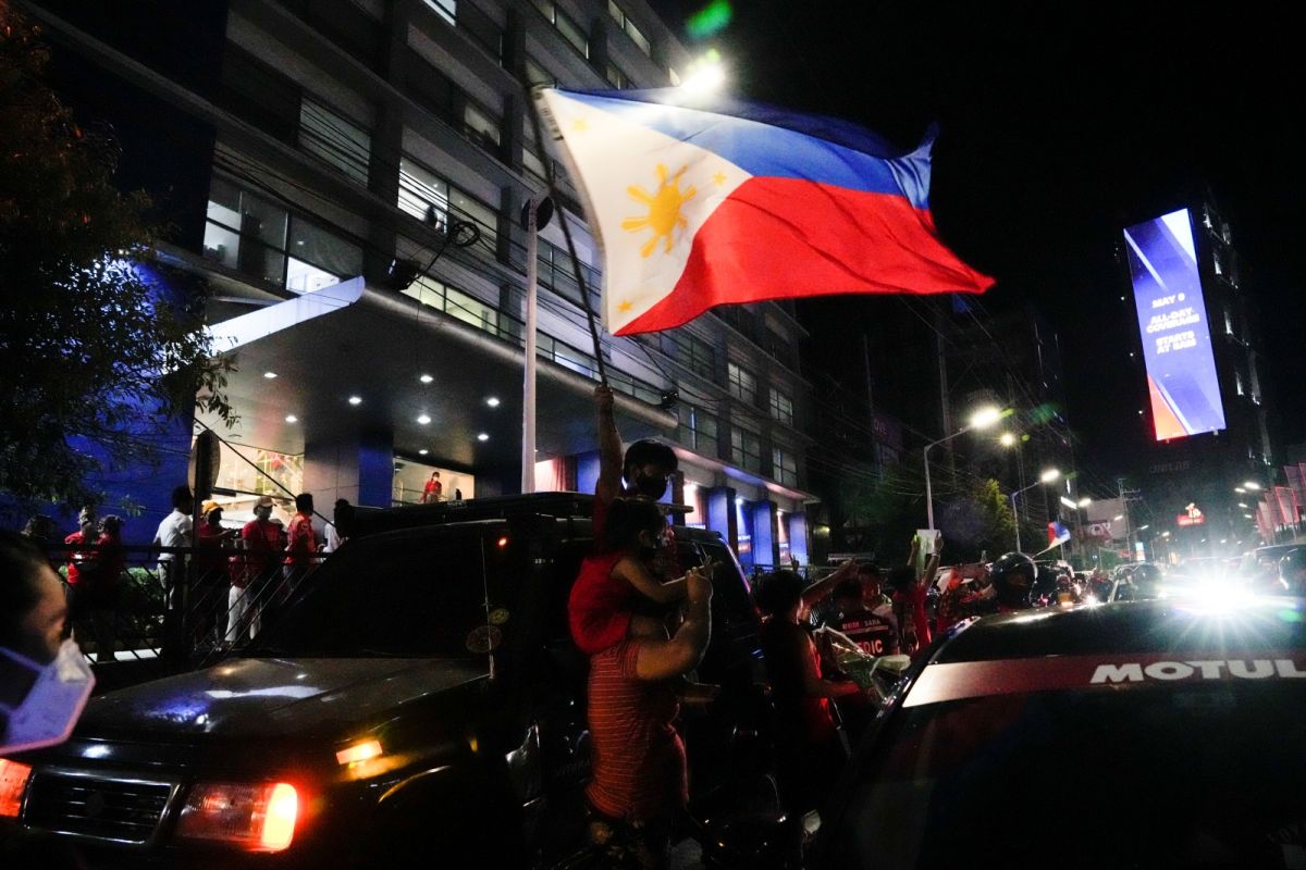 ▲21日是菲律賓前總統馬可仕簽署戒嚴令50週年，如今不僅馬可仕家族重掌大權，總統小馬可仕更首度於聯合國大會發表演說。倖存者說，無可否認，戒嚴議題在菲律賓逐漸失去關注。示意圖。（圖／美聯社／達志影像）