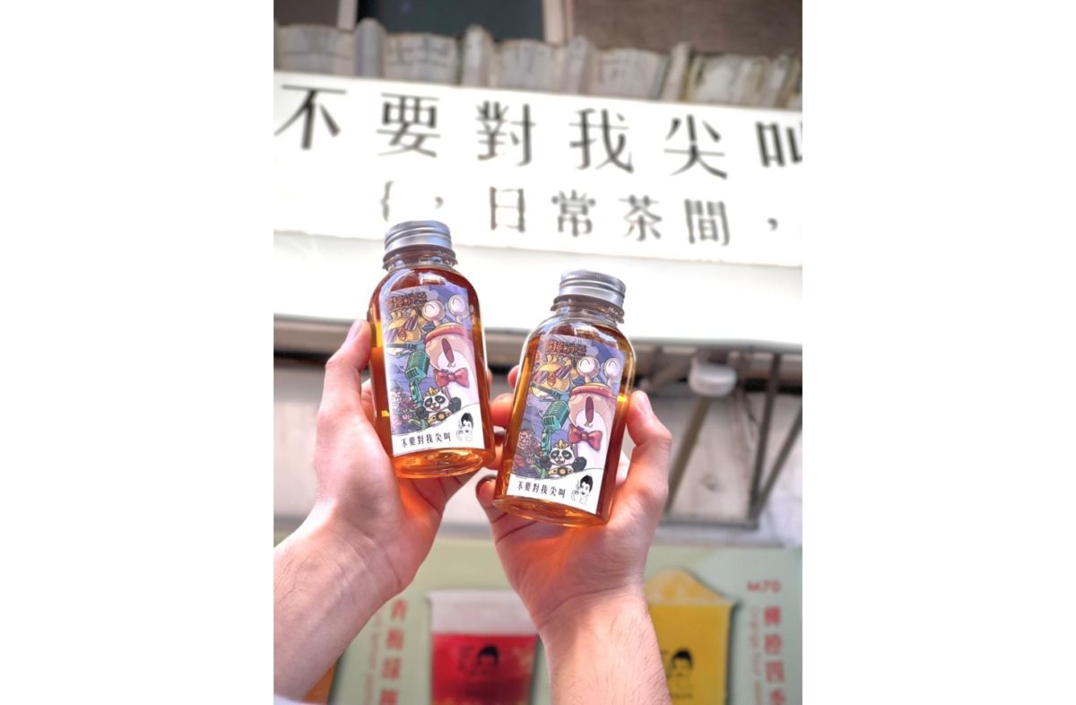 ▲人氣手搖飲品牌「不要對我尖叫」與超萌手遊「最強蝸牛」首度跨界合作，民眾只要到「不要對我尖叫」全台門市出示「最強蝸牛」遊戲介面，即可獲得聯名茶飲一罐。（圖／品牌提供）