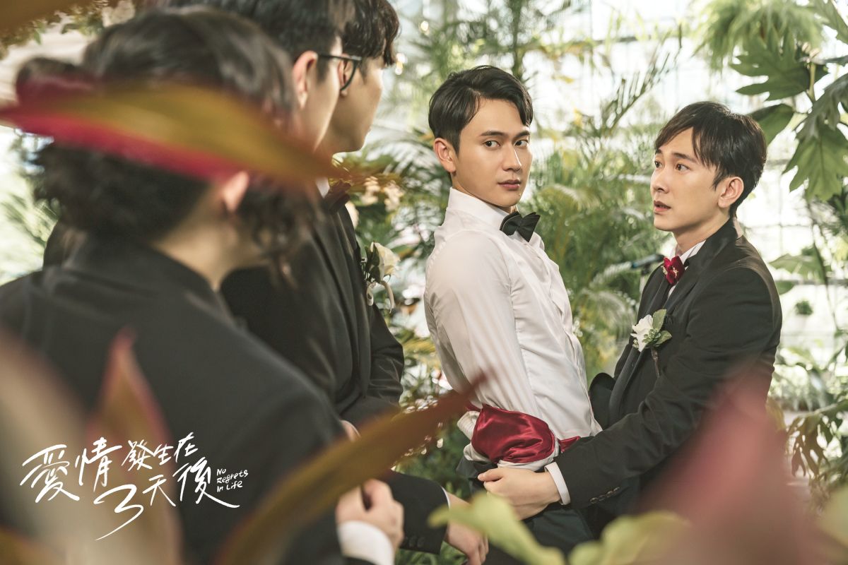 ▲劉冠廷（右二）在《愛情發生在三天後》擔任施名帥的伴郎。（圖／時創影業提供）