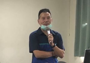▲高苑科技大學教職員自救會會長邱翼松認為,教育部未依法行政,並配合違法董事會解聘校長,其動機備受質疑。(圖/記者黃守作攝) ▲高苑科技大學教職員自救會會長邱翼松認為,教育部未依法行政,並配合違法董事會解聘校長,其動機備受質疑。(圖/記者黃守作攝)