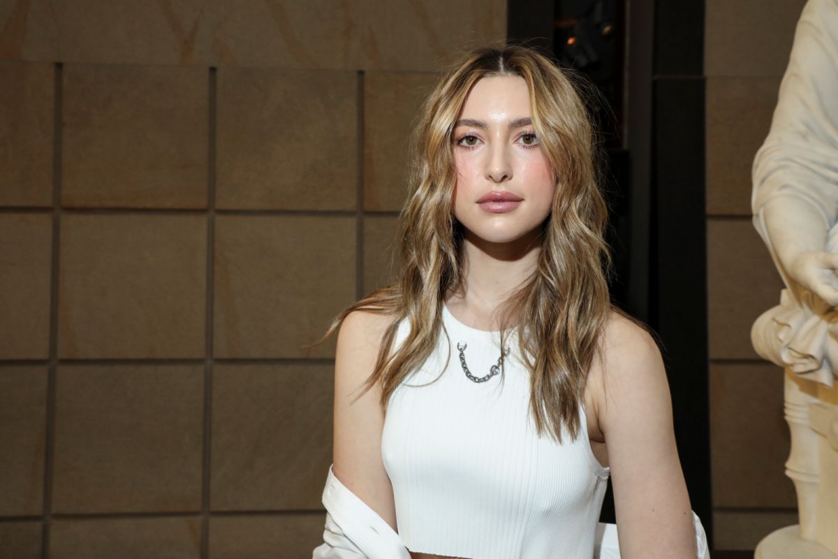 ▲伊芙‧賈伯斯2022年3月於LV的女裝時裝週。（圖／美聯社／達志影像）