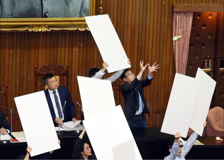 蔡其昌曬「會說話的照片」　鄭運鵬妙答逗笑百人
