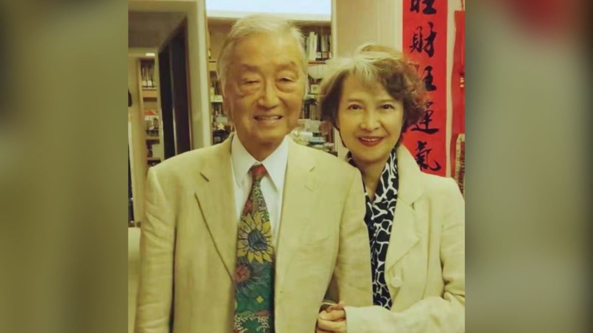 ▲張正甫（左）與蕭芳芳（右）兩人攜手共度42年依舊相愛。（圖／翻攝自微博）