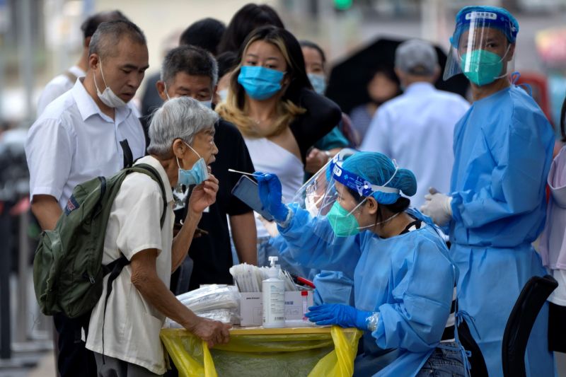 ▲中國官方公布，17日新增3424例COVID-19本土病例，海南、西藏疫情持續攀升並恐擴大外溢。資料照。（圖／美聯社／達志影像）