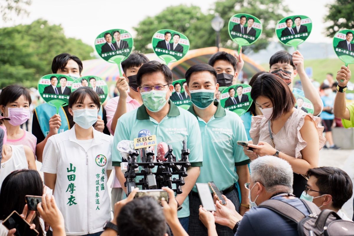 ▲林佳龍參加路跑活動受訪表示學位只是過程，重要的是學會做事的能力。（圖∕林佳龍競選辦公室提供）