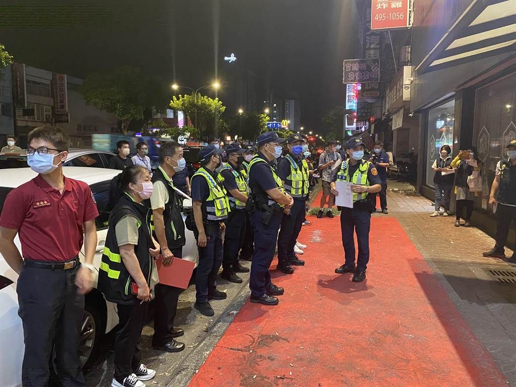 ▲桃園市警局13日晚間，出動百名警力執行青春專案稽查。（圖／翻攝畫面）