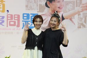 ▲陳瑋薇（左）、林嘉俐出席座談會。（圖／大愛）