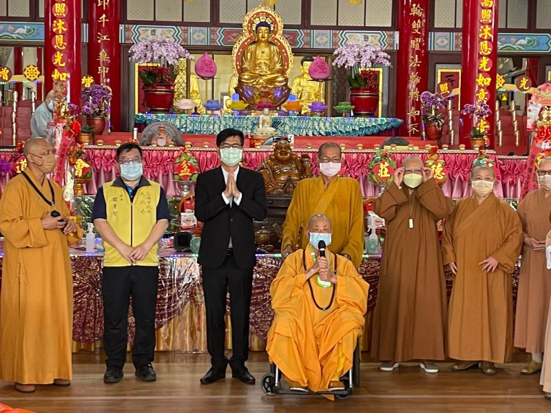 ▲今(14)日適逢日月禪寺開山住持圓宗長老85歲大壽,日月禪寺援例於寺內舉辦消災祈福法會,同時也為圓宗長老祝壽。(圖/翻攝畫面)