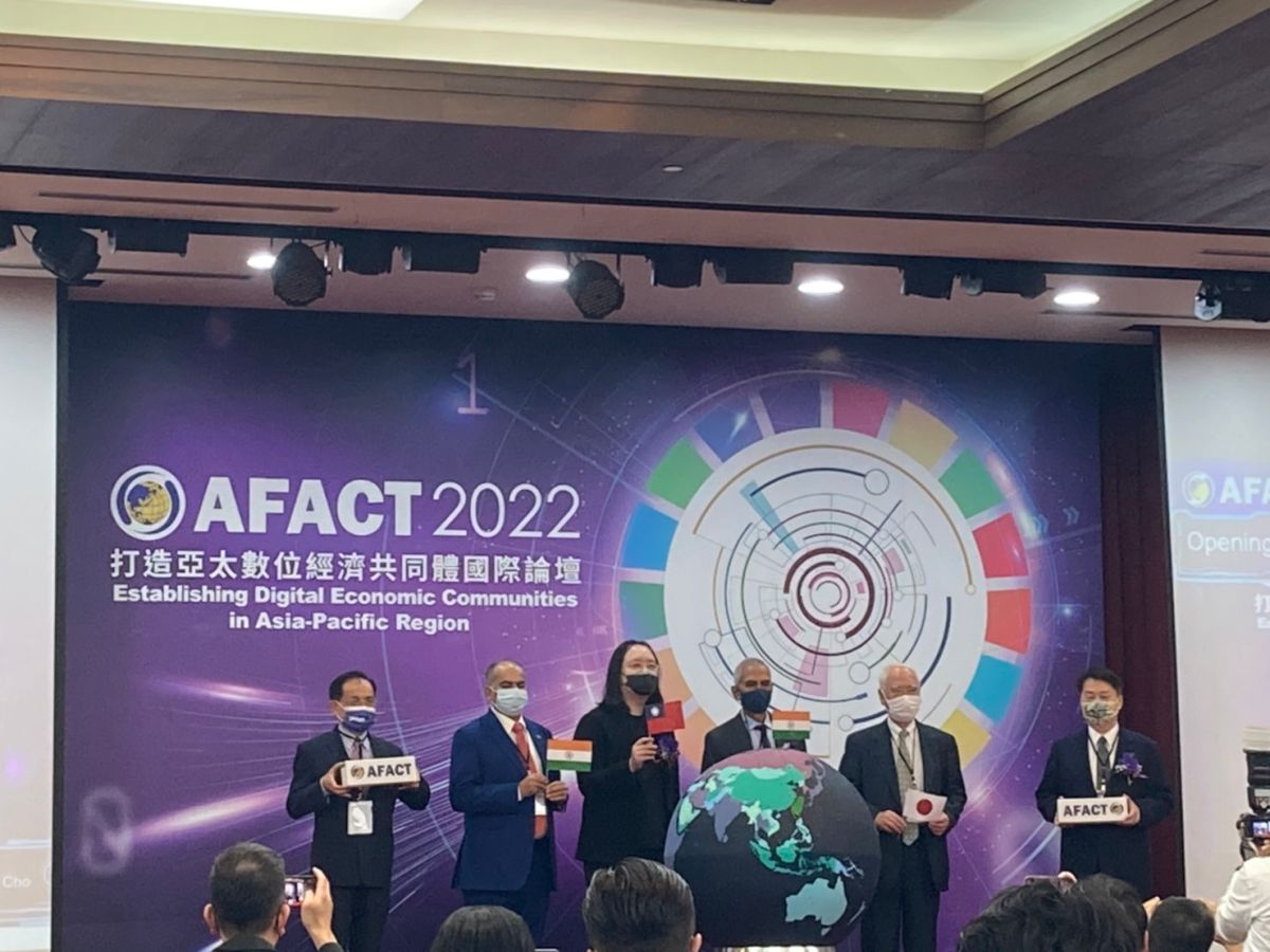 ▲商研院今（15）指出，設立於資訊工業策進會的台灣 AFACT 常設秘書處正式啟動，資策會執行長卓政宏（右1）更宣布，台灣將擔任明年AFACT 2023的主辦方。（圖／記者鄭妤安攝影）