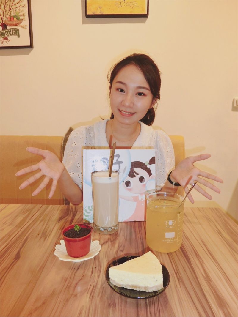 ▲高乃芸外型亮麗,更擁有心理師、教師雙執照。(圖/翻攝自高乃芸臉書)