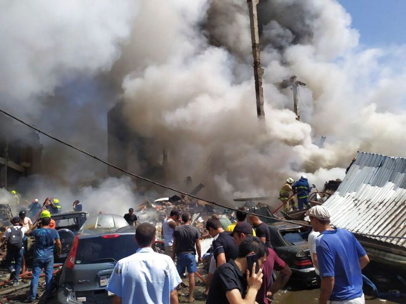 ▲亞美尼亞首都葉里凡一間購物中心堆放煙火的倉庫14日發生兩起爆炸。（圖／美聯社／達志影像）