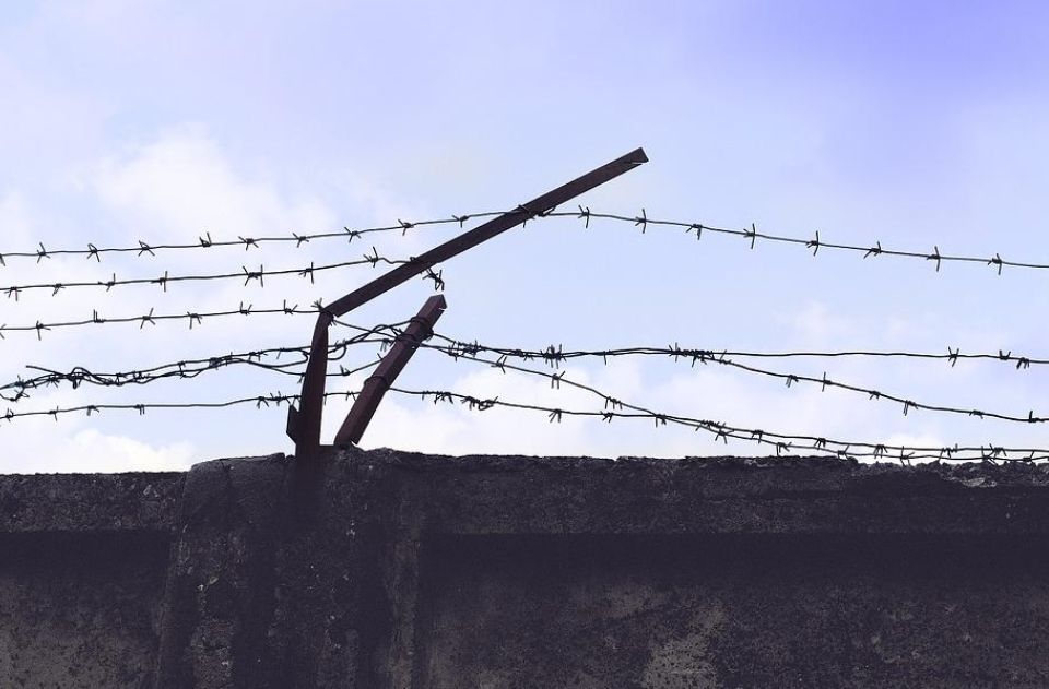 ▲在倫敦一所監獄服刑的前士兵，本週稍早時靠著躲在送餐貨車底部逃獄，引發全國範圍的追捕，今天遭警方逮捕歸案。（示意圖／取自pixabay）