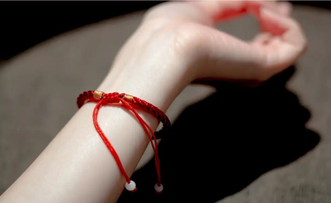 ▲星緣手鍊過爐款主打代客過爐祈願，深受名人及網紅的喜愛。（圖／翻攝自星緣手鍊）