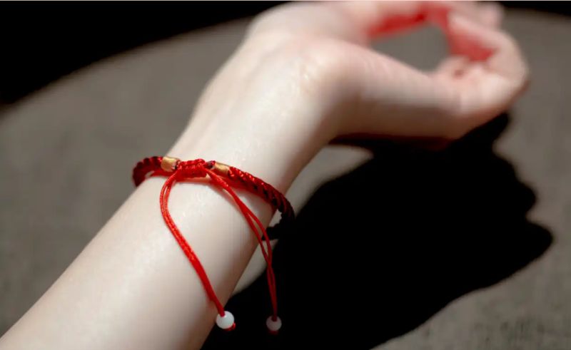 ▲星緣手鍊過爐款主打代客過爐祈願，深受名人及網紅的喜愛。（圖／翻攝自星緣手鍊）