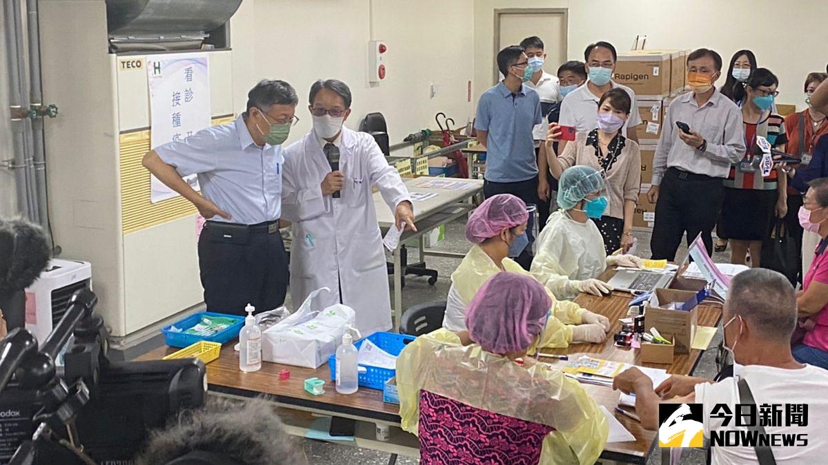 ▲台北市長柯文哲15日前往視察第四劑疫苗施打情況，並於會後召開記者會說明催打疫苗相關事項。（圖／記者丁上程攝，2022.08.15）