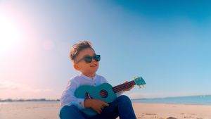 ▲周杰倫的新歌《粉色海洋》MV公開，兒子Romeo萌樣入鏡。（圖／杰威爾音樂提供）