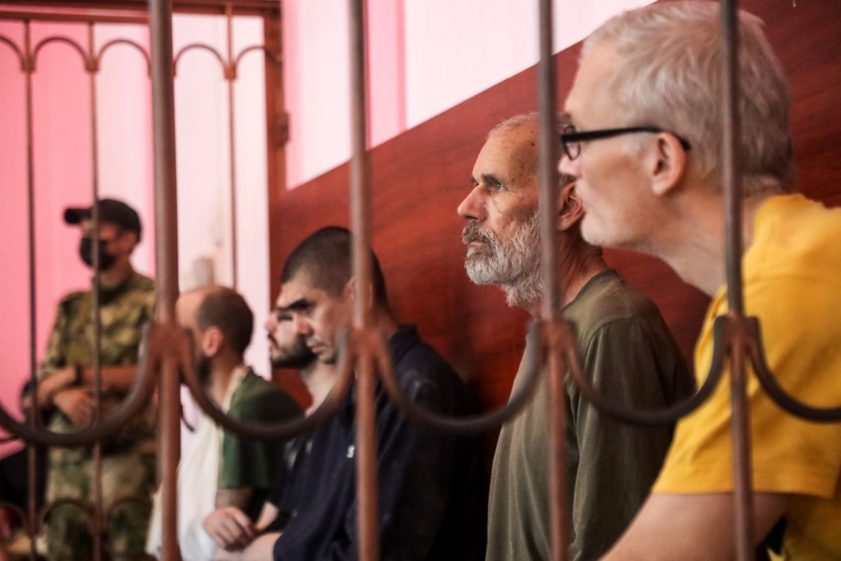 ▲頓內茨克（Donetsk）分離主義分子所掌控的法院指控5名遭俘擄的歐洲人當傭兵與烏軍並肩作戰，其中3人可能面臨死刑。（圖／美聯社／達志影像）