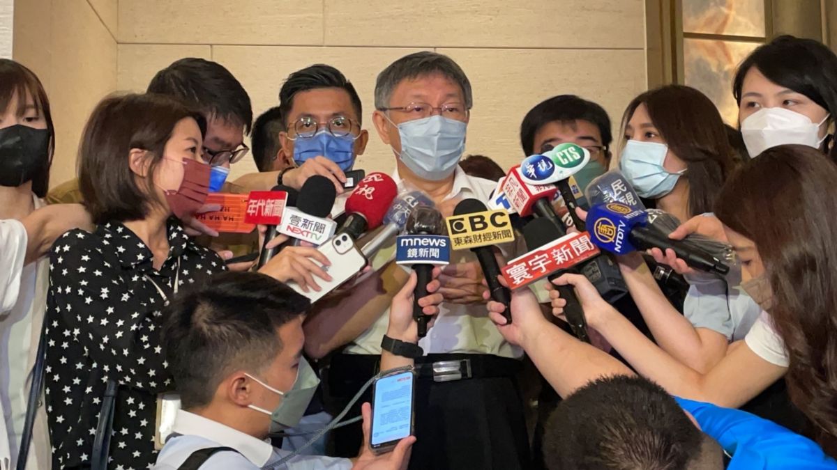 ▲台北市長柯文哲16日受訪時表示，針對柬埔寨打工詐騙頻傳，政府在機場舉牌宣傳很好笑。（圖／台北市政府提供）