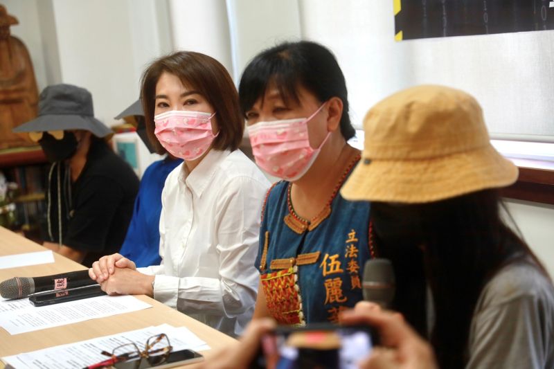 ▲遏阻柬埔寨人蛇詐騙,立法委員周春米、伍麗華與受害者家屬今日(16)日要求行政院,應進一步建立國際救援機制。(圖/翻攝畫面)
