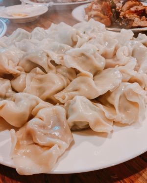 北平龍門客棧餃子館 ▲北平龍門客棧餃子館曾入選台北市十大水餃店,飽滿又扎實的水餃是客人的心頭好。(圖/翻攝北平龍門客棧餃子館粉絲專頁)