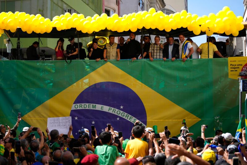 巴西總統選舉首輪辯論　波索納洛與魯拉兩強互控