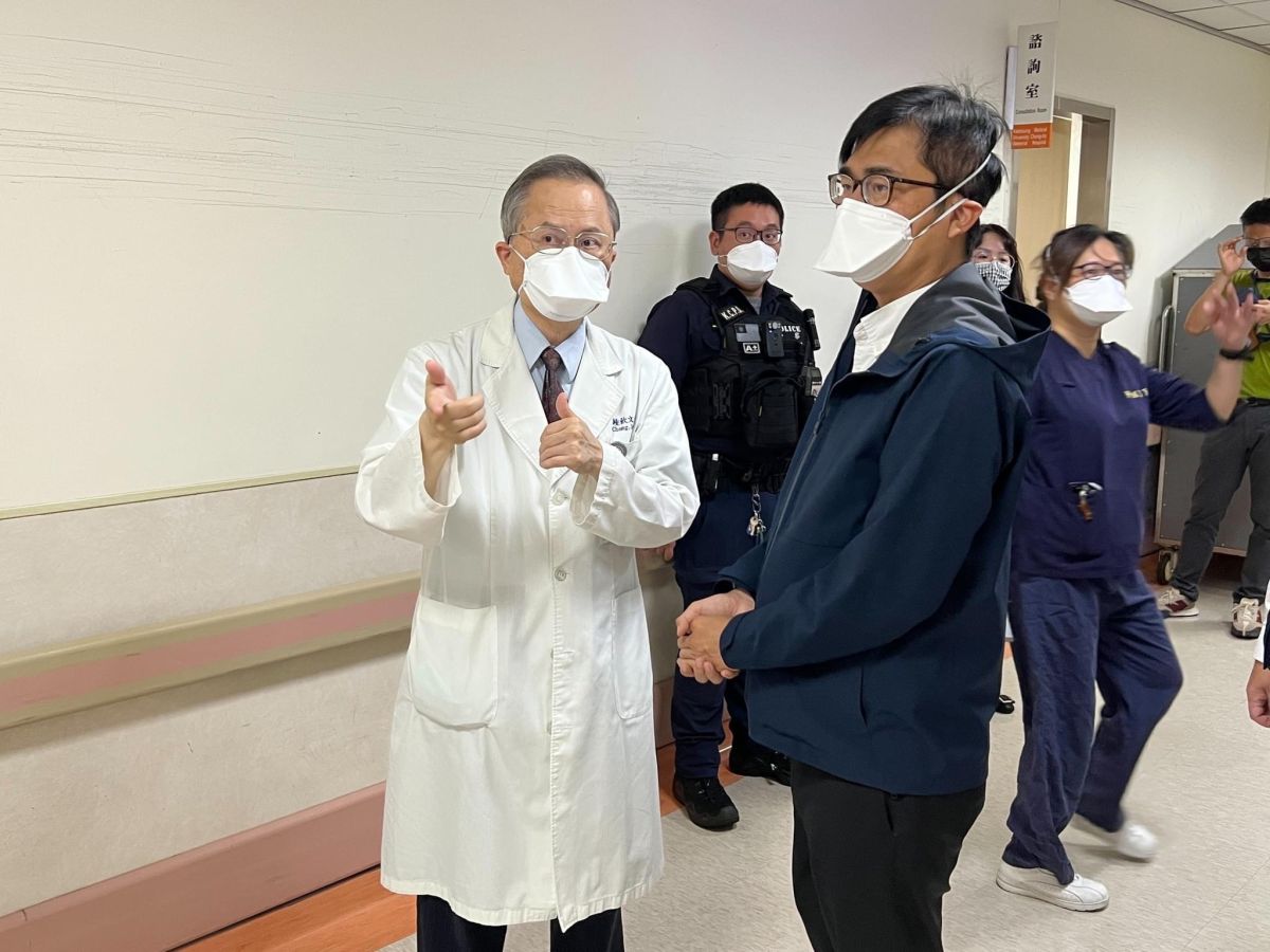 ▲男子高醫就診遭槍擊身亡，高雄市長陳其邁得知後，除立即趕赴現場關懷慰問家屬與高醫同仁外，並指示警察局務必於最短時間內緝凶破案。(圖／高市府提供)