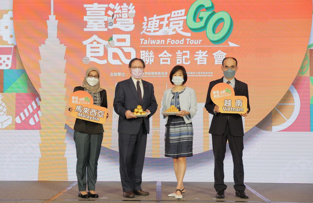 ▲「台灣食品全球GO計畫」於今（17）日舉行活動開跑記者會，經濟部國際貿易局局長江文若（左二）以及外貿協會秘書長王熙蒙（右二）出席參與。（圖／外貿協會提供）