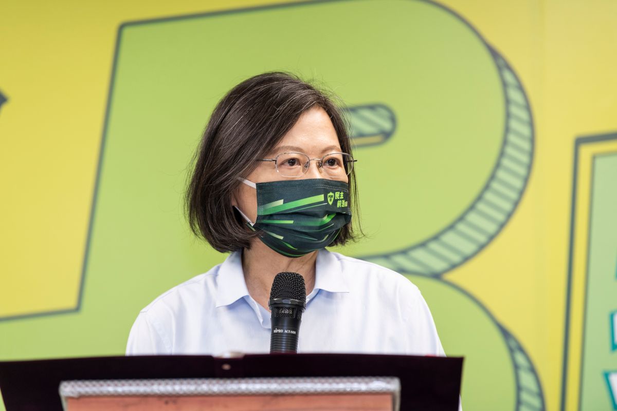 ▲稍早蔡英文在彰化為候選人站台，被媒體問起中介法是否要喊卡中止，僅冷淡2字「謝謝」，並未多做說明。（圖／民進黨提供）