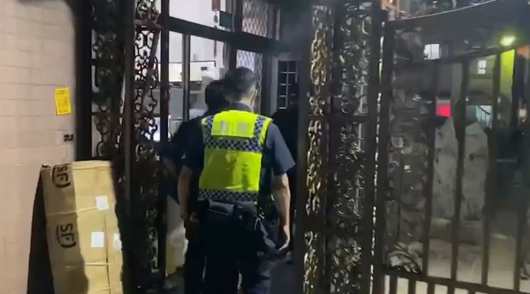 ▲去年8月間，新北市一名少女因遭父親家暴，意外吐露冰箱藏屍案，少女父親也因隱瞞母親病逝，盜領福利金津貼遭判刑。（圖／翻攝畫面）