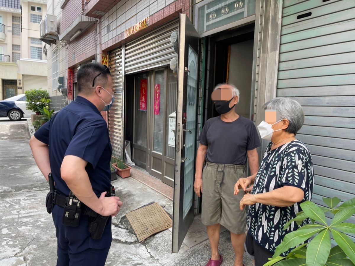 ▲楠梓區1名85歲老翁日前接到自稱是中華電信人員之來電，稱其積欠電話費，再不趕快繳納，住家便會斷水斷電，警方獲報後立即告知「這是詐騙」，請直接掛斷電話。(圖／記者郭凱杰翻攝)