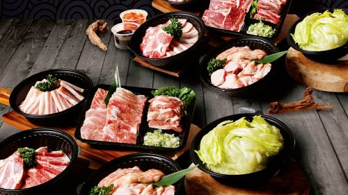 ▲主打和牛燒肉吃到飽的「本格和牛燒肉放題」,以及個人套餐的「燒肉Smile」即日起開賣超值燒肉外帶組。(圖/築間餐飲集團提供) ▲主打和牛燒肉吃到飽的「本格和牛燒肉放題」,以及個人套餐的「燒肉Smile」即日起開賣超值燒肉外帶組。(圖/築間餐飲集團提供)