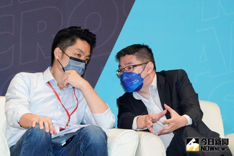 ▲國民黨台北市議員徐弘庭（右）與國民黨立委蔣萬安（左）。（圖／NOWnews攝影中心）