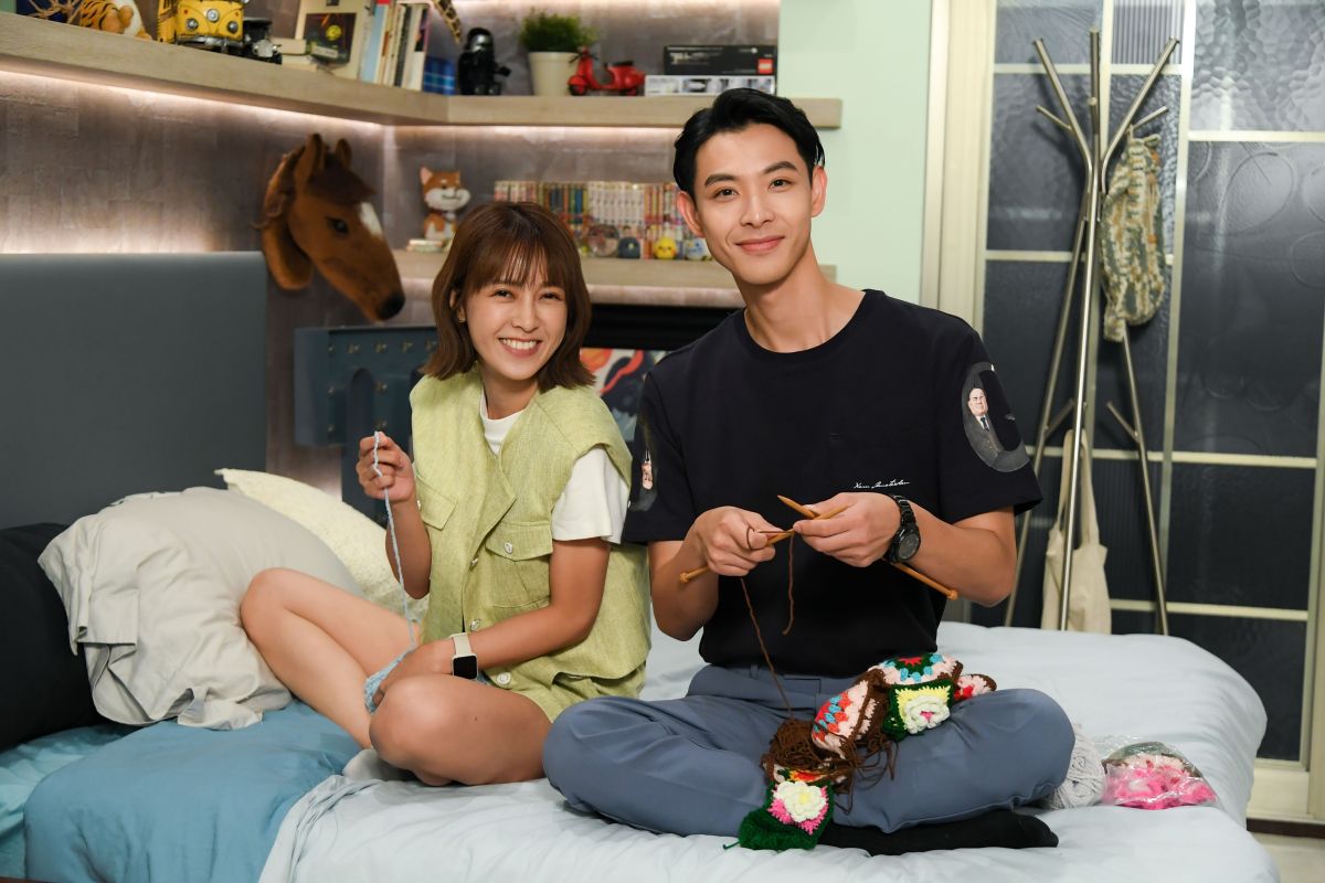 ▲連晨翔（右）織毛衣不擔心被說娘，私下也愛親手做禮物送人。（圖／三立）