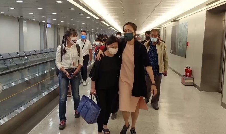 ▲艾成遠在馬來西亞的家人接獲消息後，立刻趕來台灣，其中包括他的爸爸、媽媽、弟弟、姐姐、姐夫等　7人。（圖／民視新聞提供）