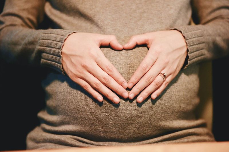 ▲勞動部今（20）日指出，正在研訂移工懷孕的權益保障指引，涵蓋宣導避孕到生育資源。（示意圖／翻攝pixabay）