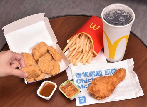 中秋節麥當勞優惠買一送一加碼！免費送雞塊　必勝客：大披薩半價
