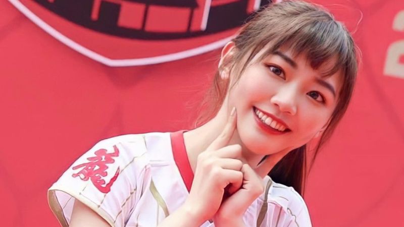 「中職高嘉瑜」一張照片疑似沒穿內褲 友人驚:要暴動了