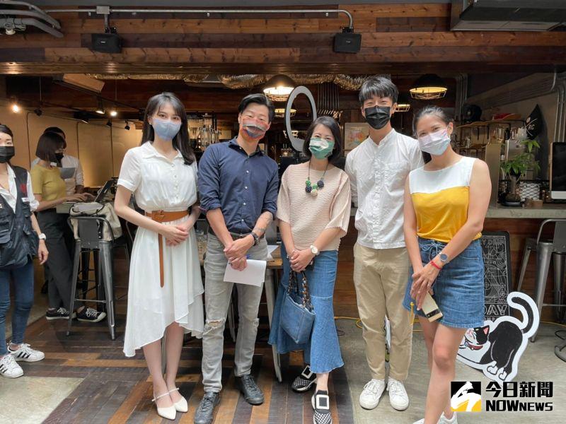 ▲吳思瑤等人出席由吳崢舉辦的「政治如何療癒社會」座談會。（圖／記者黃宣尹攝，2022.08.19）