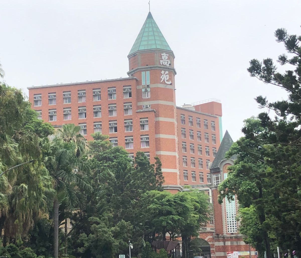 ▲高苑科技大學教職員自救會將北上教育部進行抗議。(圖／記者黃守作攝)